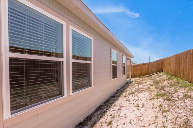 Building Photo - 410 Del Monte Dr