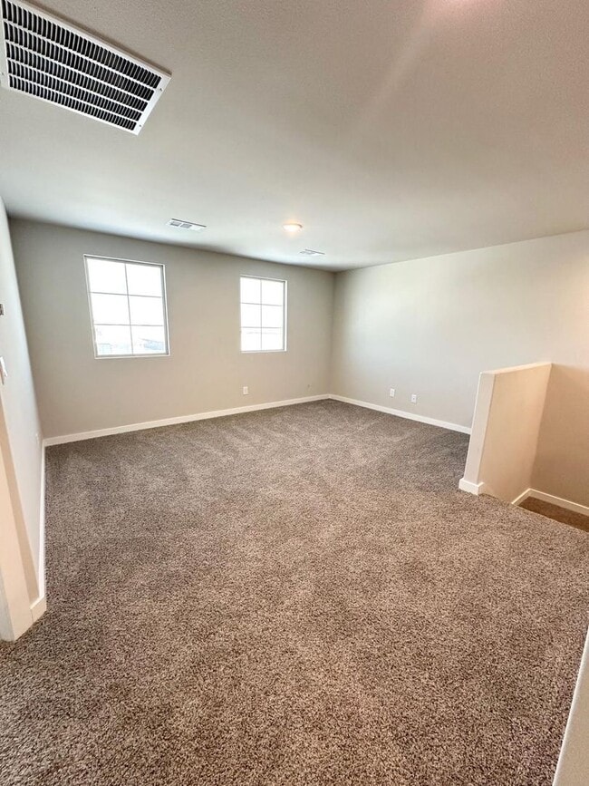 Building Photo - 3 Bedroom 2.5 Bathroom Ready to Rent ASAP!