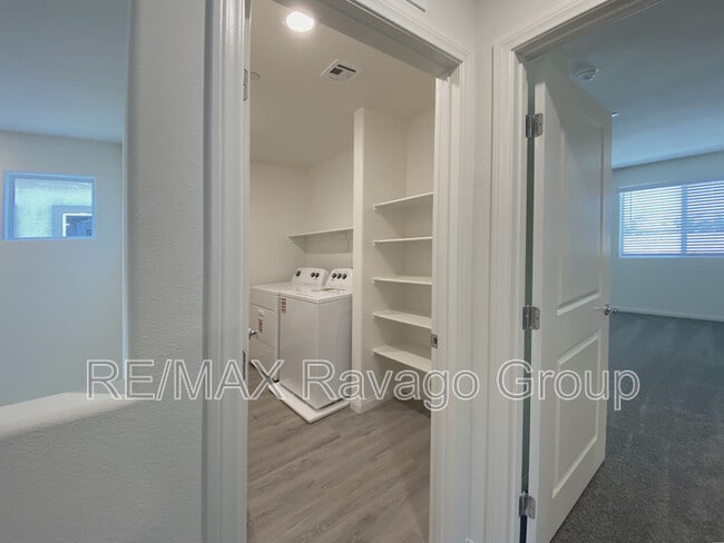 Building Photo - 9920 S Ullom Dr