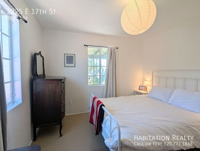 Building Photo - 2225 E 17th St