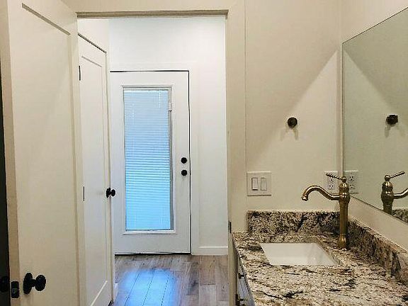 Building Photo - 1102 W Erie St