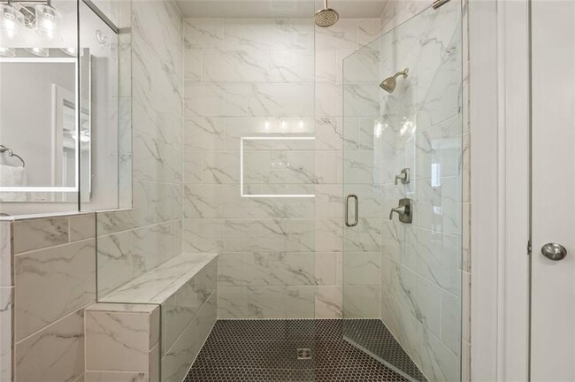 Building Photo - 2145 Burnside Dr NW