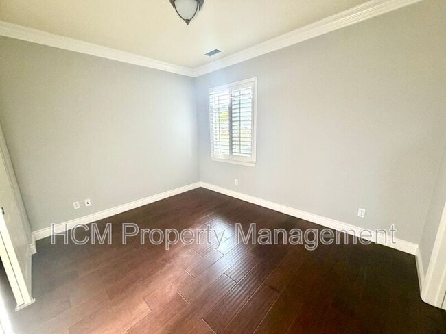 Building Photo - 114 Tearose