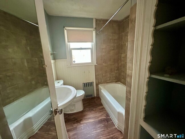 Building Photo - 448 Tudor St