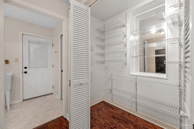 Building Photo - 10033 Via Grande