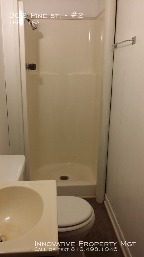 Building Photo - 302 Pine St