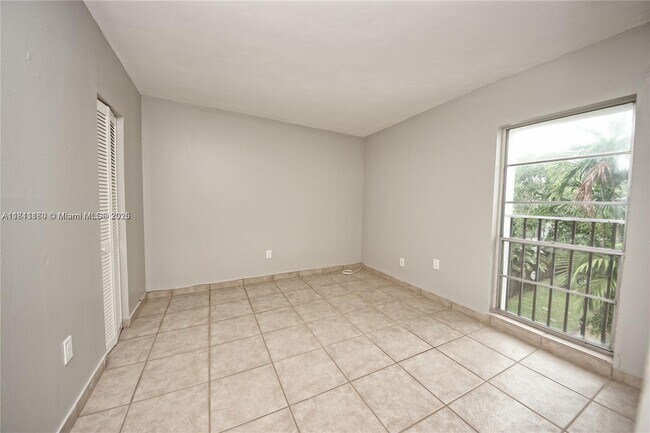 Building Photo - 6886 N Kendall Dr