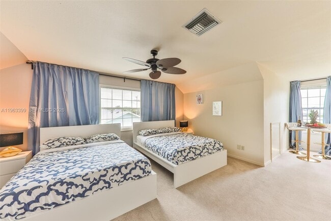 Building Photo - 407 SW 37th St