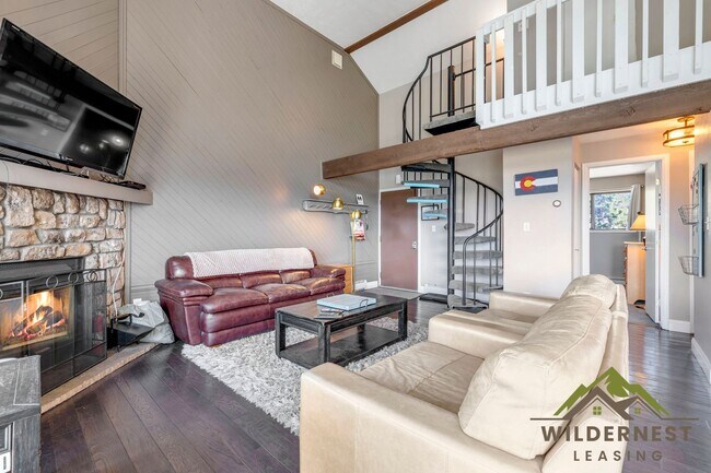 Building Photo - Buffalo Ridge - Spacious unit with Wifi, Covered Parking & Clubhouse