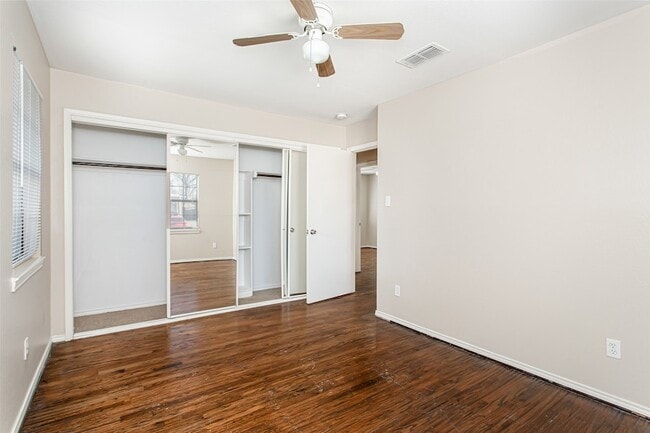 Building Photo - 10818 Sharondale Ln