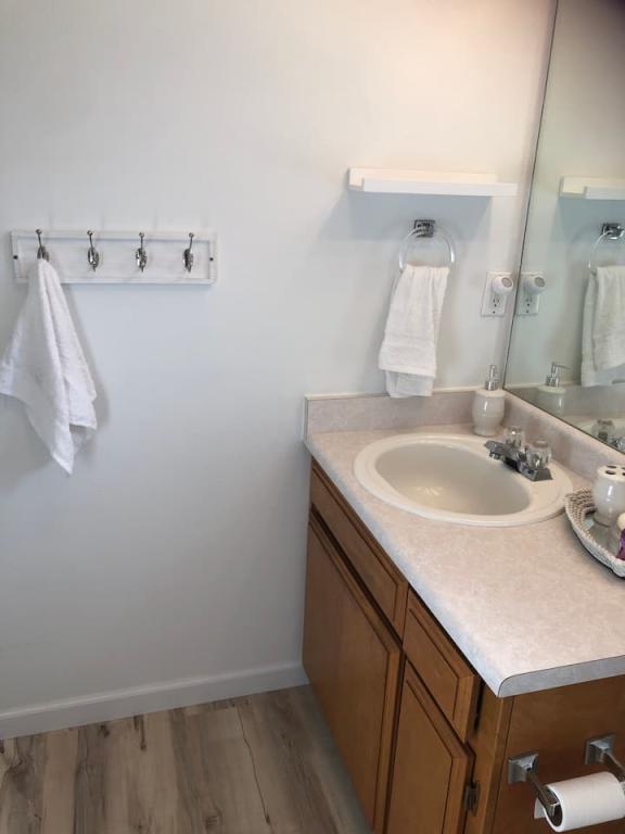 Building Photo - 525 Primrose Dr