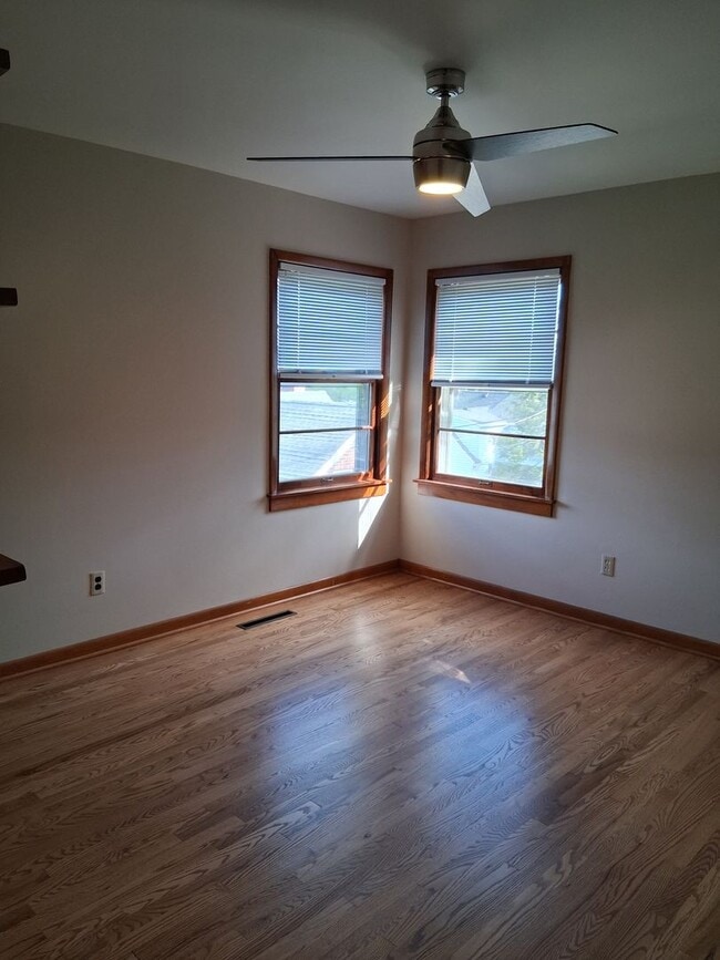 Building Photo - 3BR/ 2.5 Bath  Single Family Home in  Northside Neighborhood