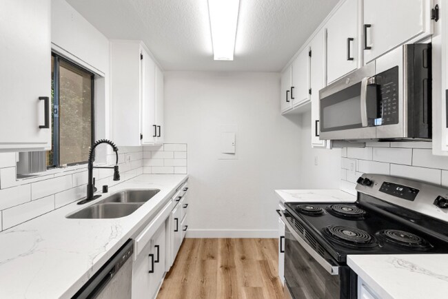 Building Photo - 5240 Whitsett Ave