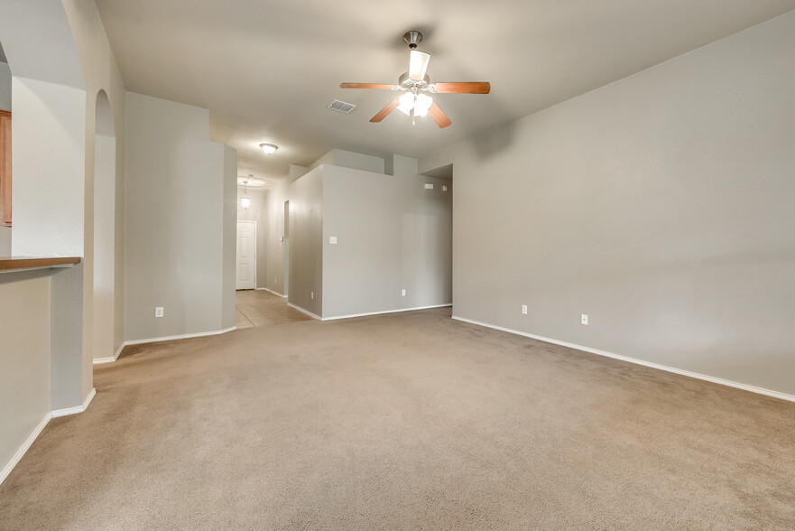 Building Photo - 2004 Zavala Dr