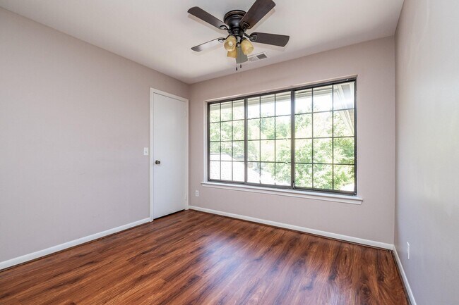 Building Photo - 6979 Pebble Creek Woods Dr