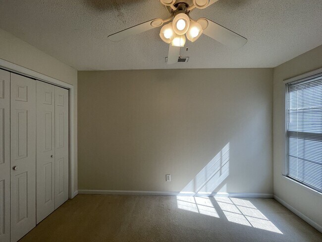 Building Photo - 425 Ashville Dr