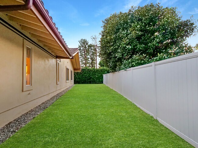 Building Photo - 30256 Avenida Selecta
