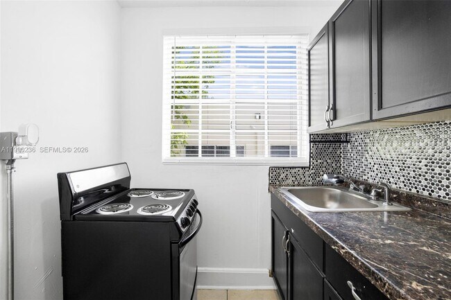 Building Photo - 1563 SW 2nd St