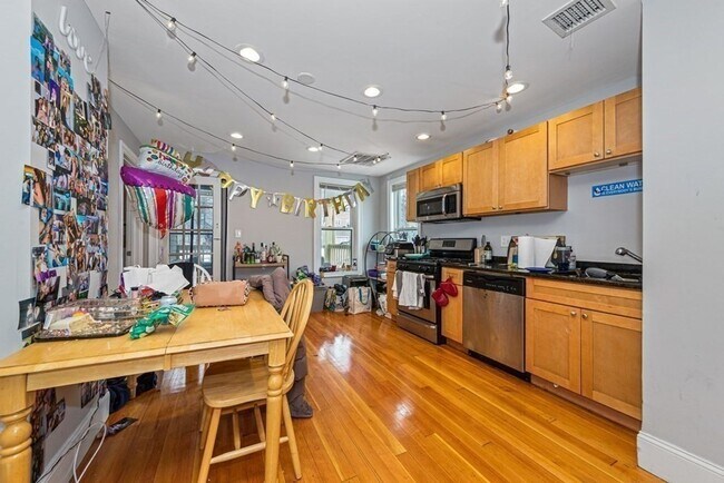 Building Photo - MISSION HILL BEAUTIFUL 4BED / 2BATH AVAILABLE 9/1/2026