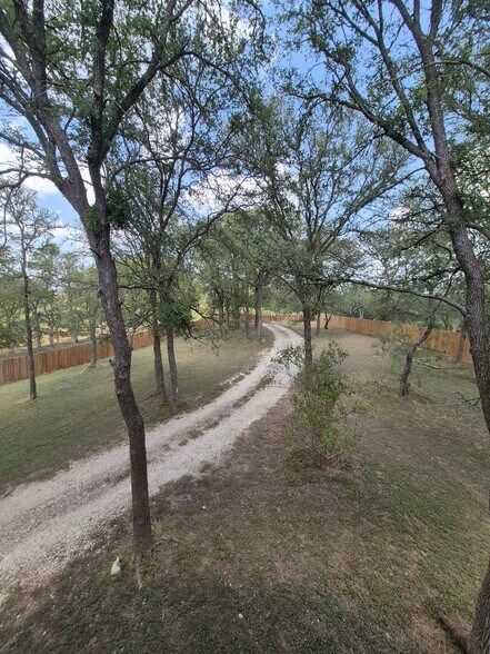 Building Photo - 126 Deer Run Dr