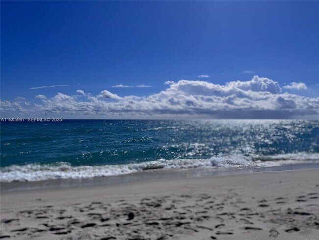 Building Photo - 6061 Collins Ave