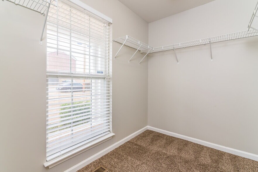 Building Photo - 209 Briarcotes Cir