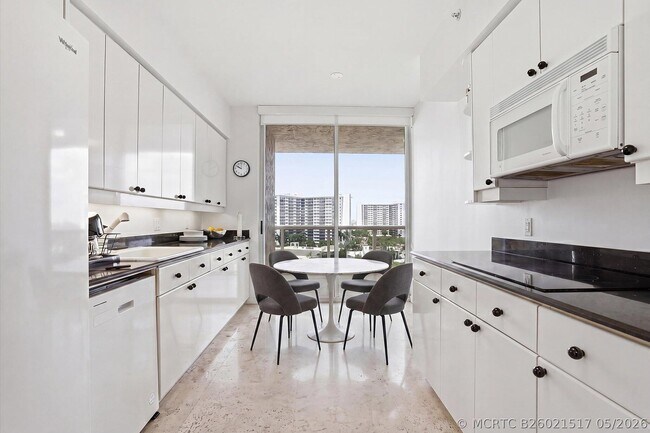 Building Photo - 3100 N Ocean Blvd