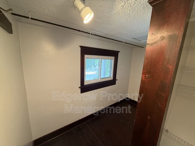 Building Photo - 915 Jackson St NW