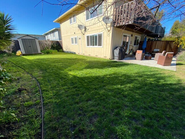 Building Photo - 455 Plum St