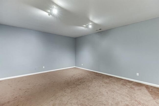 Building Photo - 805 Tulip Poplar Way