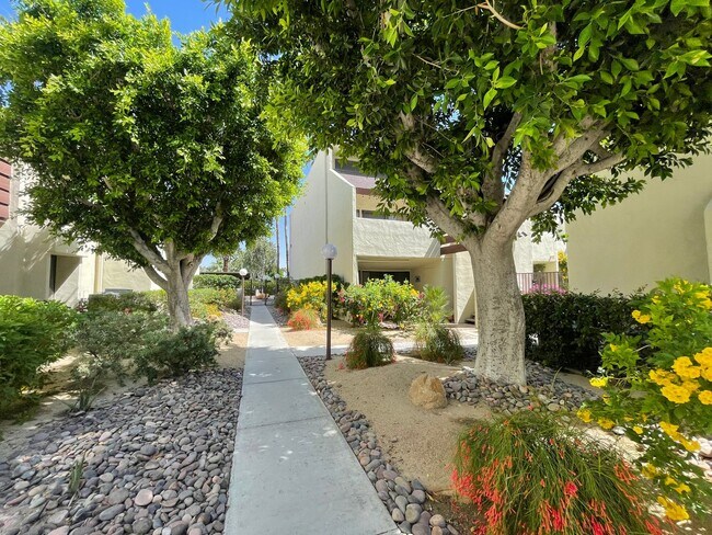 Building Photo - AVAILABLE NOW!!  1 Bedroom 1 Bathroom UPSTAIRS Apartment in Palm Springs!