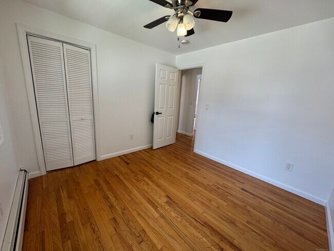 Building Photo - 294 Robin St