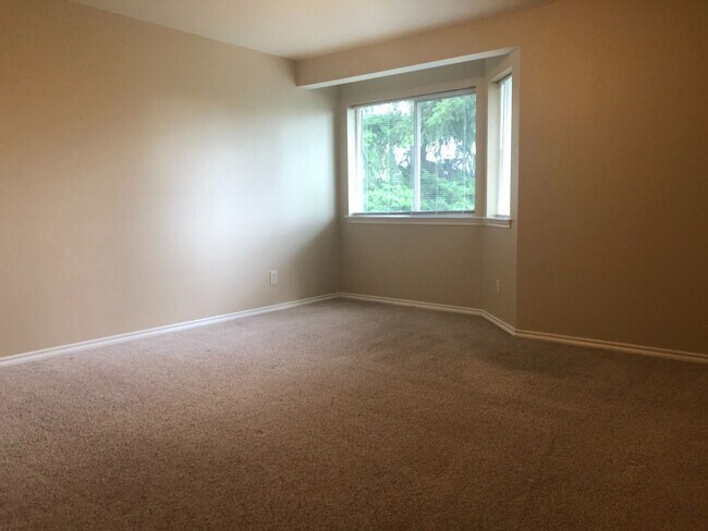 Building Photo - Walnut Grove 2 Bedroom, 2 Bath Condominium