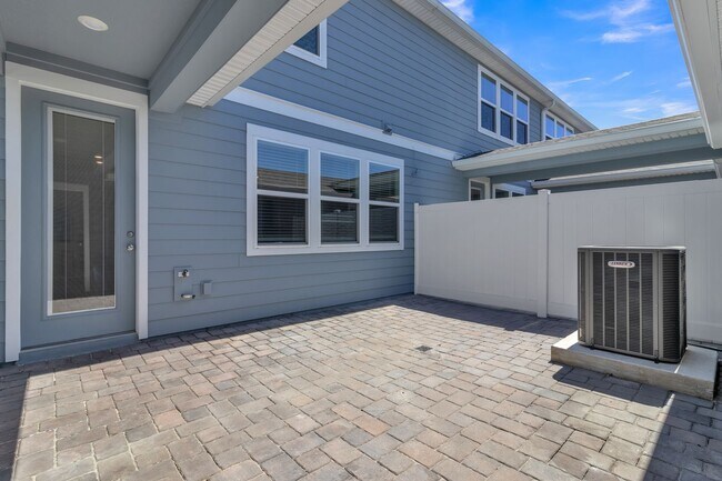 Building Photo - Luxurious Townhome in Lake Nona - A Perfec...