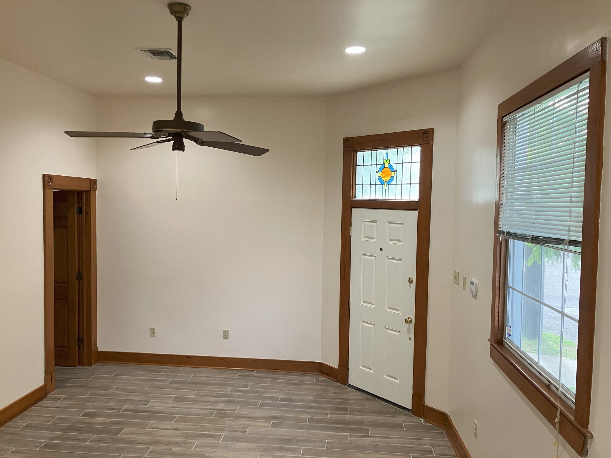 Recessed lights and ceiling fan - 2039 Valence St