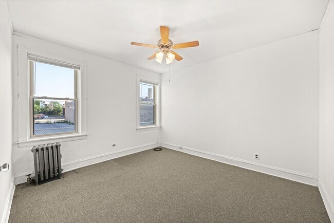Building Photo - 7846 S Paulina St