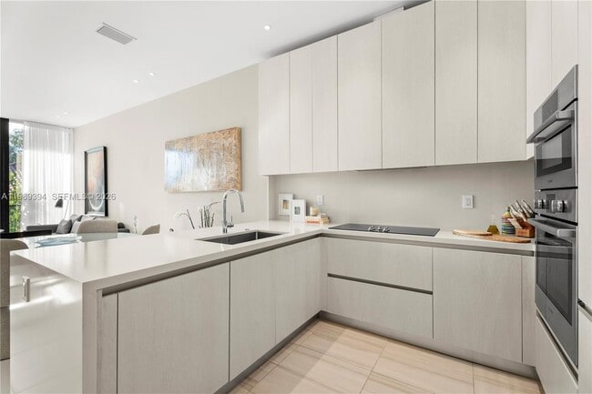 Building Photo - 3156 SW 27th Ave