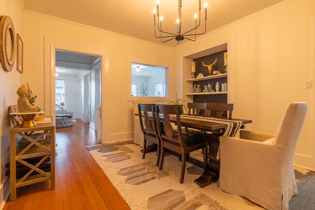 Building Photo - 116 4th Ave N