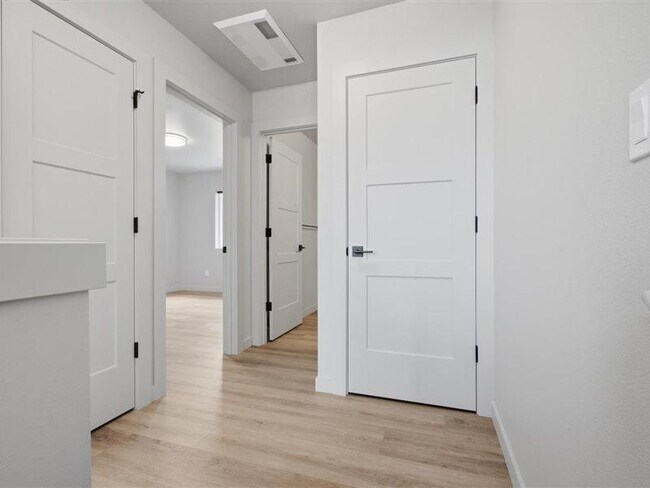 Building Photo - 1390 Overlook Ave NW