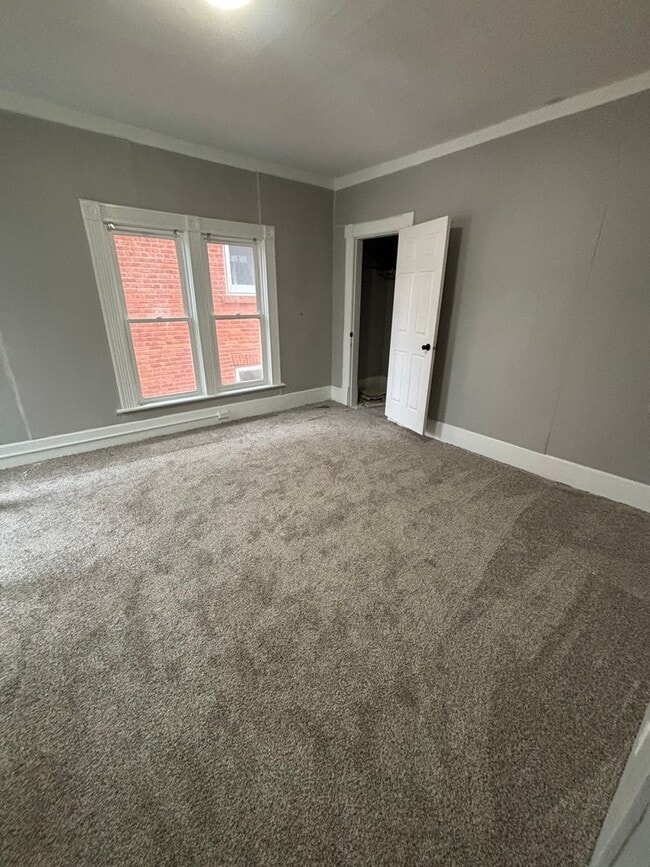 Building Photo - 720 Main St