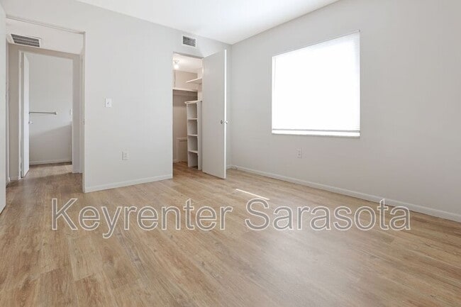 Building Photo - 2304 Ringling Blvd