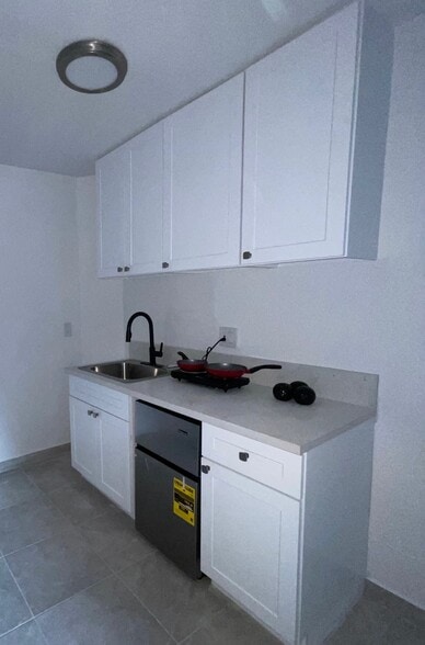 Building Photo - Zelzah Avenue Apartments