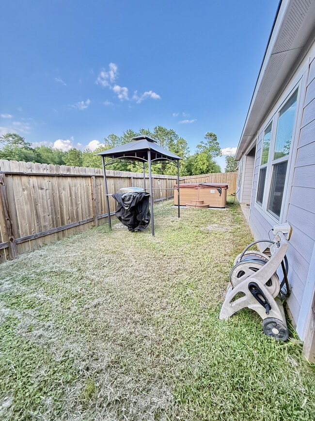 Building Photo - 302 Del Monte Dr