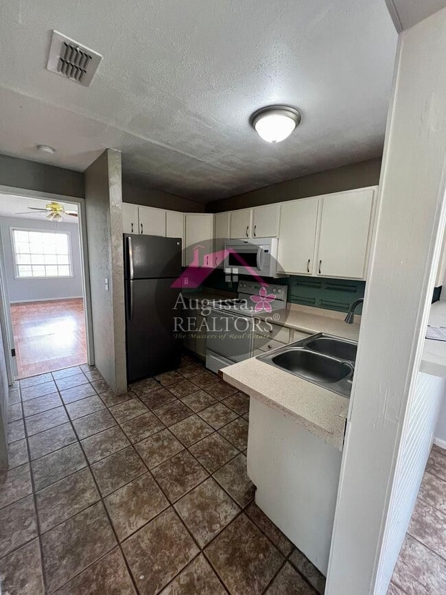 Building Photo - LT-3000 Buffalo Gap