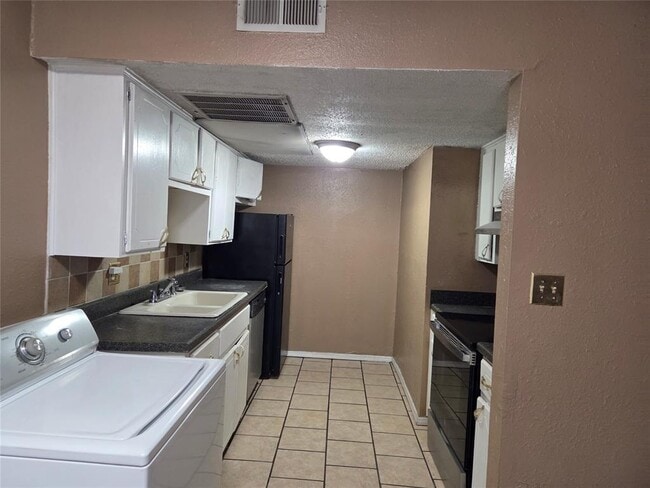 Building Photo - 401 SE 12th Ave