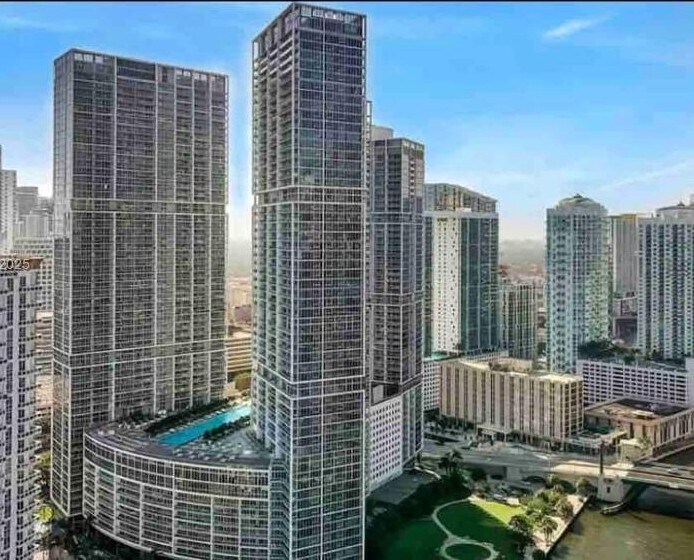 Building Photo - 475 Brickell Ave