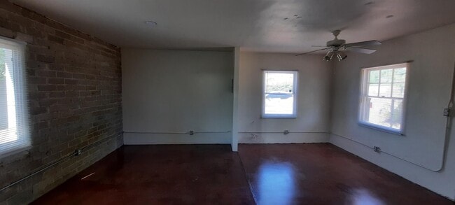 Building Photo - 1401 E Hubbell St