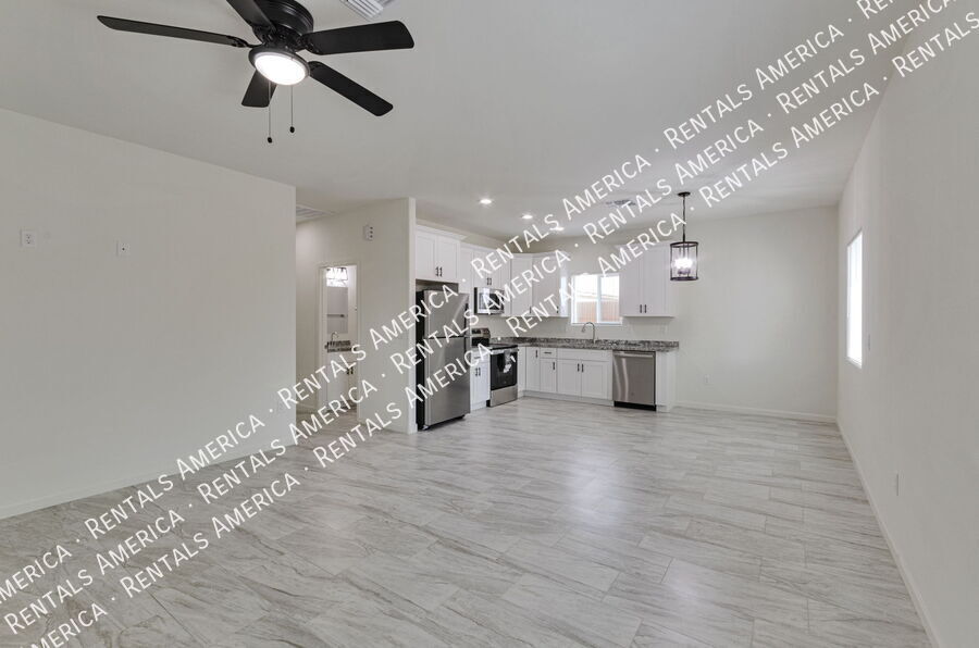 Building Photo - 3727 N Stone Ave