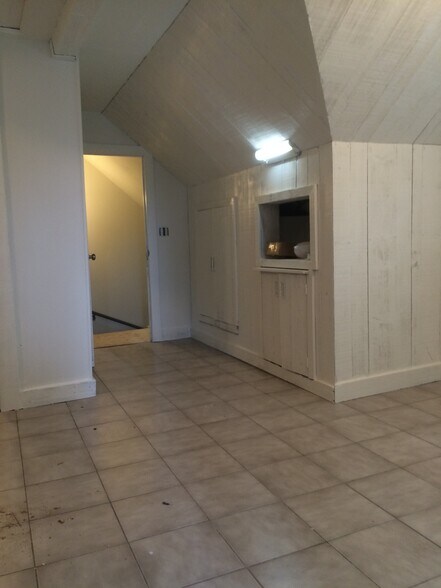 Building Photo - 161 Jubilee St