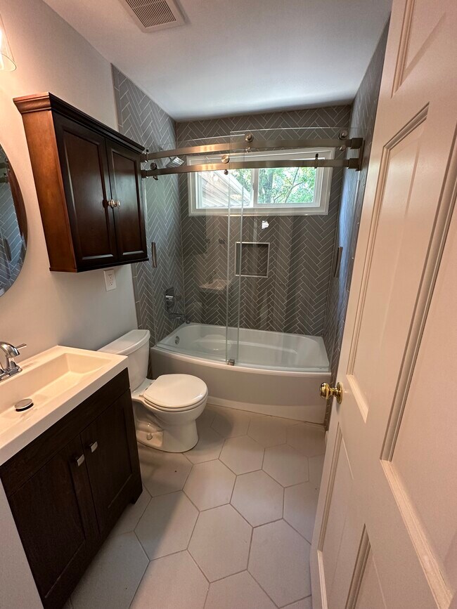 Building Photo - 1113 Twinbrook Dr